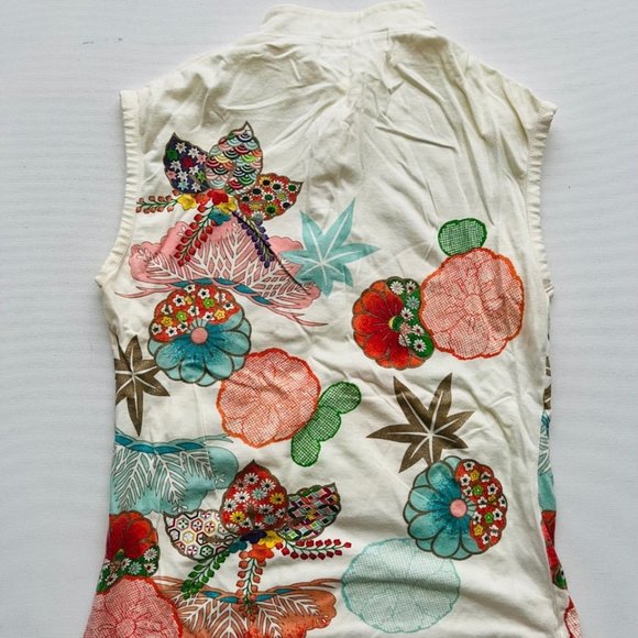 VITAE Mandarin Collar Floral Cotton  Top ( S ) - Picture 2 of 2